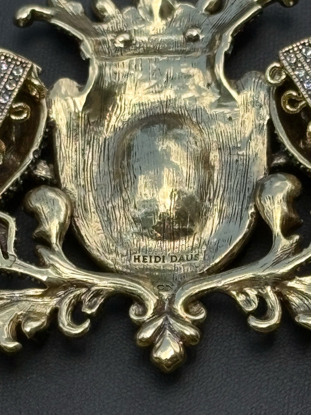 Heidi Daus 'House of Daus' Lion Crest Black Beaded Pendant - Picture 5 of 10